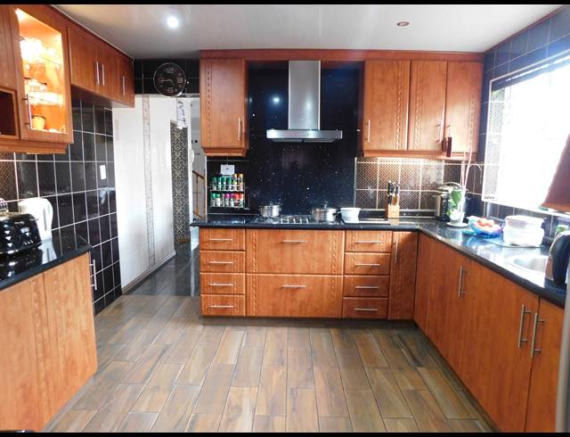 4 BEDROOM HOUSE FOR SALE IN ARENA PARK